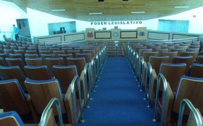 Oito anos depois: começa mudança para novo prédio do Legislativo