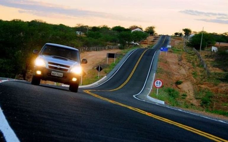 Lei do farol baixo já está vigorando nas estradas
