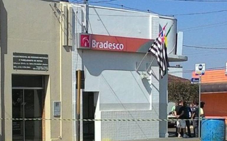 MANDURI É ALVO DE ATAQUE A AGÊNCIA BANCÁRIA