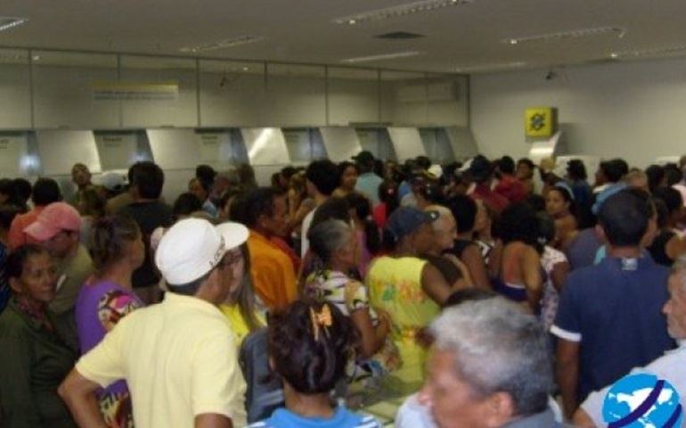 Pagamento do funcionalismo, caixas eletrônicos sem dinheiro para saque.