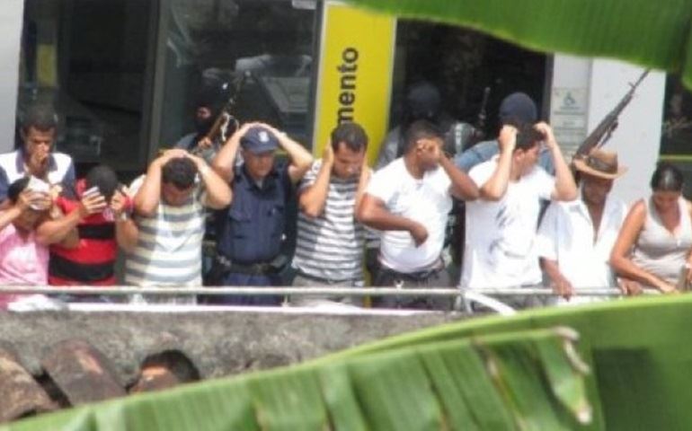 ASSALTO A BANCO