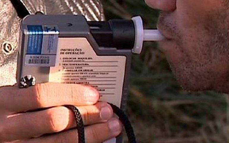 Motoristas de Avaré são flagrados alcoolizados no teste do bafômetro