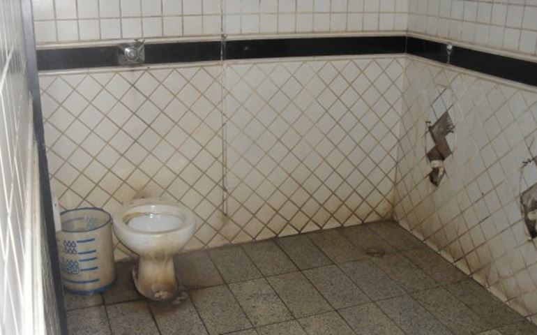 CADEIRANTES NÃO PODEM FAZER USO DE BANHEIROS DAS PRAÇAS EM AVARÉ.