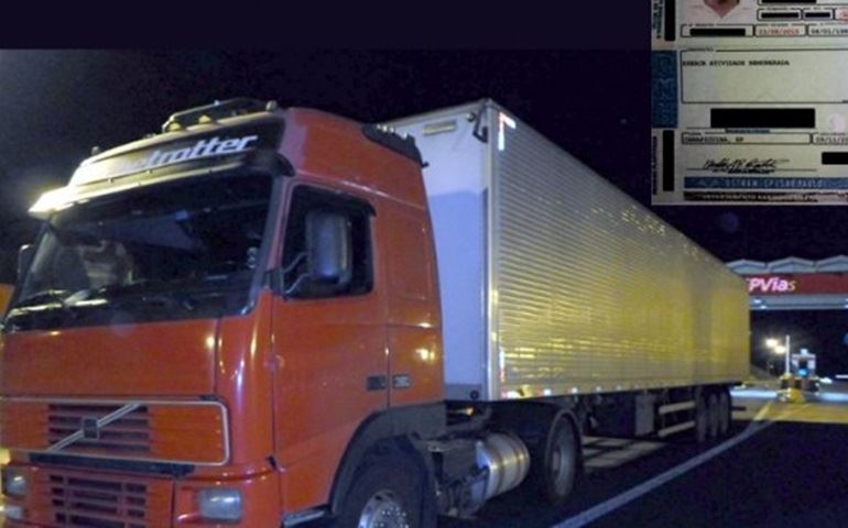 POLÍCIA RODOVIÁRIA - EQUIPE DA TOR APREENDE CNH FALSA