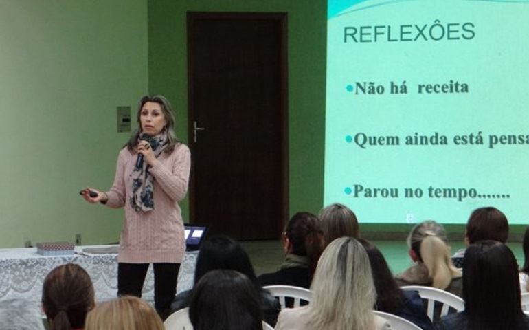 PROFESSORES DA REDE MUNICIPAL DE ENSINO PARTICIPAM DE PALESTRAS