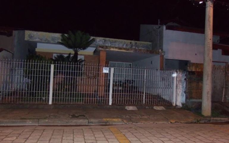 MORADORES PREOCUPADOS COM PESSOA DEFICIENTE MENTAL AGRESSIVA.