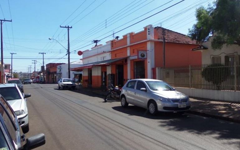 SERÁ PROIBIDO O USO DE OBSTÁCULOS NAS RUAS GUARDANDO VAGAS PARA CLIENTES.