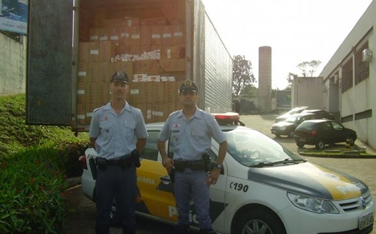POLICIA RODOVIÁRIA DE AVARÉ APREENDEU 1400 CAIXAS DE CIGARROS