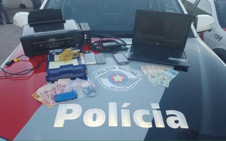 Saiu de circulação: PM prende casal que falsificava cédulas