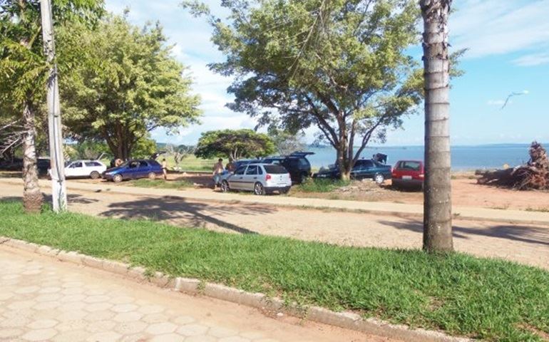Moradores do Bairro Costa Azul dizem terem sido iludidos pelo Prefeito Poio.