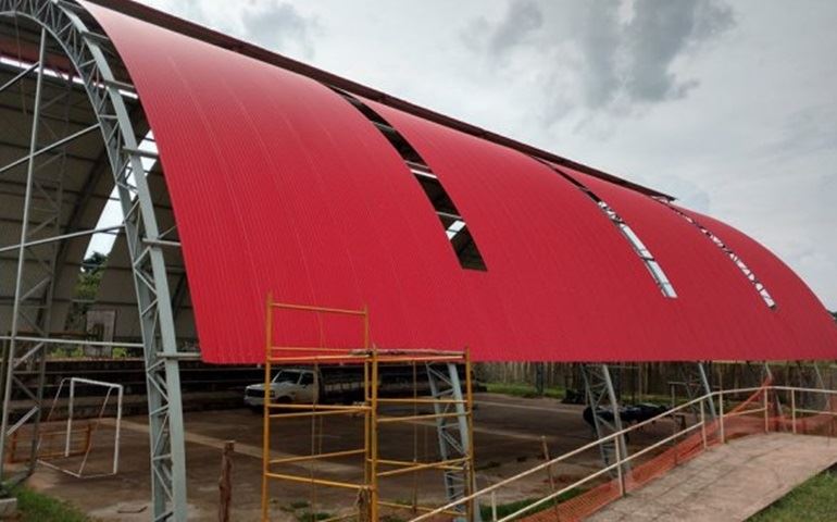 Prefeitura investe mais de R$1,4 milhão para cobrir quadras esportivas em escolas