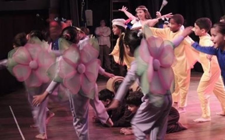 Alunos encerram ?Mais Educação? com peça de teatro