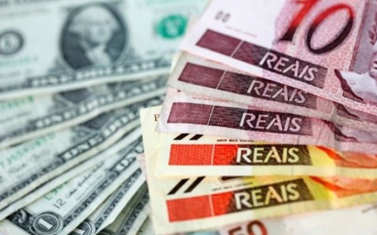 Para Indústria, dólar deve ficar entre R$ 3,80 a R$ 4 em 2016