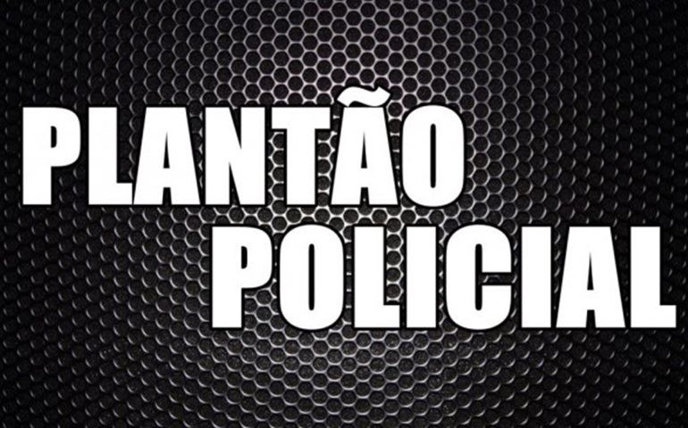 Dupla rende vigia e ateia fogo em veículos de empresa