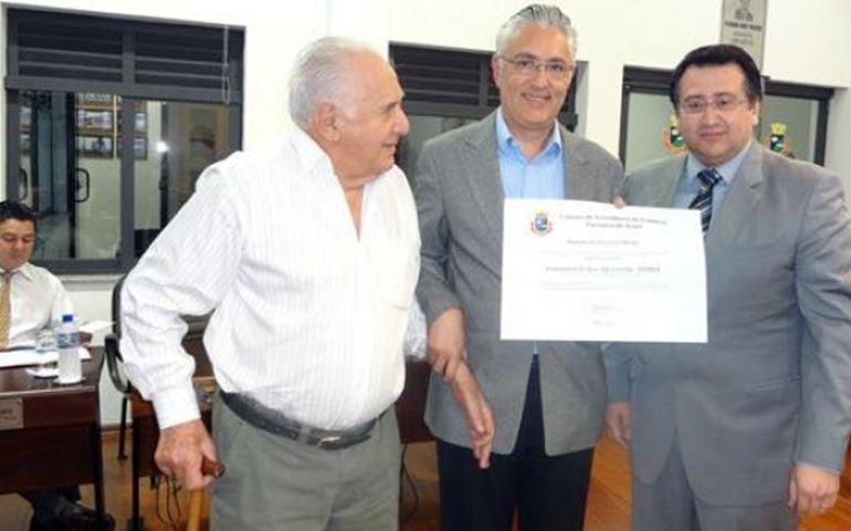Funerária Nossa Senhora Aparecida recebe homenagens do vereador Roberto Araújo em sessão solene na C