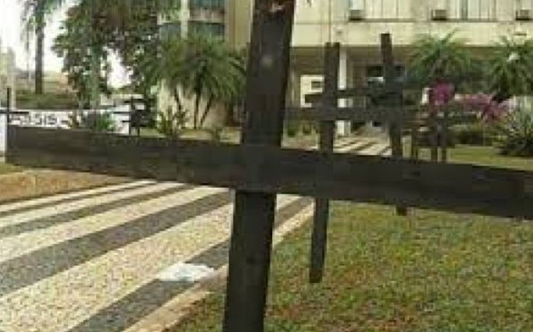 MANIFESTAÇÃO FRENTE A PREFEITURA DE ASSIS EM REPÚDIO AO PRONTO SOCORRO 