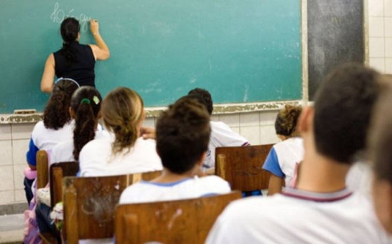 Mais da metade dos Estados não paga o piso salarial aos professores