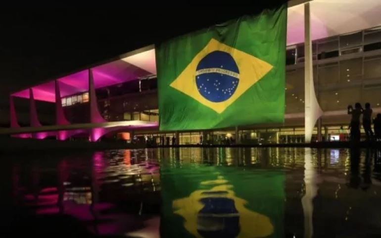 Em jogada de mestre, Bolsonaro muda a