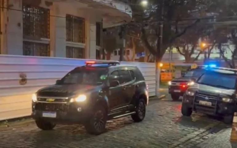 PF deflagra operação contra o tráfico internacional e cumpre mandados de prisão e busca e apreensão