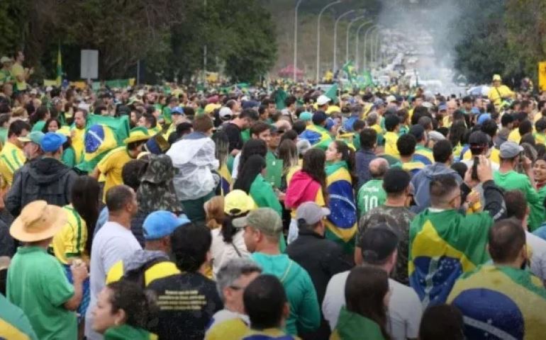 AO VIVO: Manifestações aumentam em todo o Brasil e fenômeno histórico é ignorado pela velha mídia