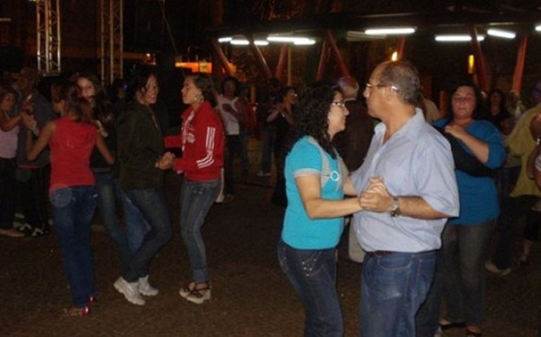 VÂNDALOS ESTÃO PREJUDICANDO O BAILÃO DO LARGO SÃO JOÃO.