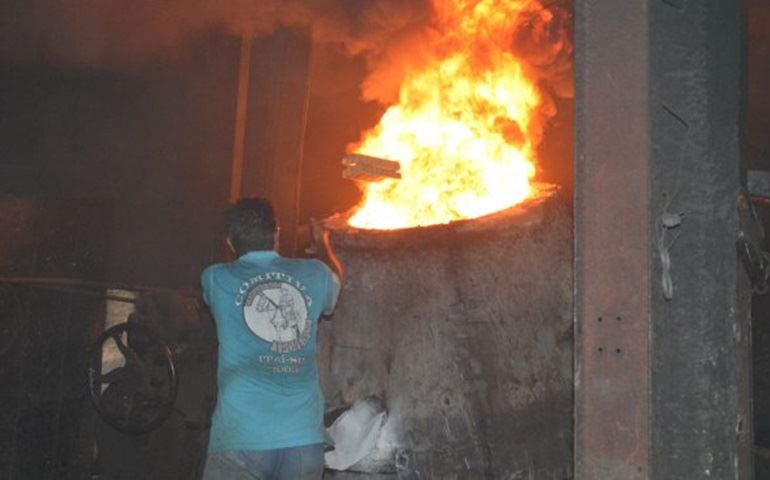Polícia Civil de Avaré incinerando drogas