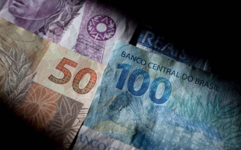 Brasil encolhe 3,8% em 2015, pior resultado em 25 anos