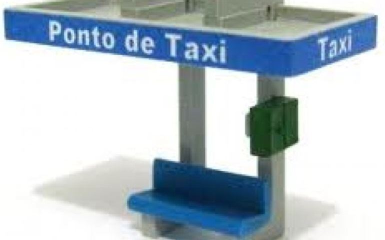NOTICIA SOBRE PESSOAS ESTARIAM COMPRANDO CARROS COM LICENÇA PARA TAXI PARA OBTER VANTAGEM.