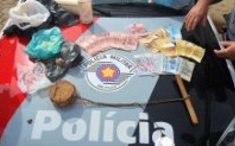 P.M. DE PARANAPANEMA DESMANTELA TRÁFICO DE DROGAS.