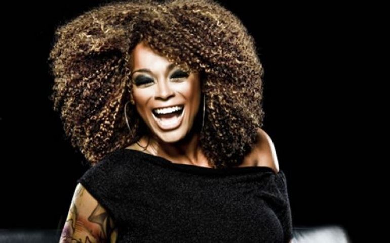 Paula Lima foi destaque ontem na Fampop