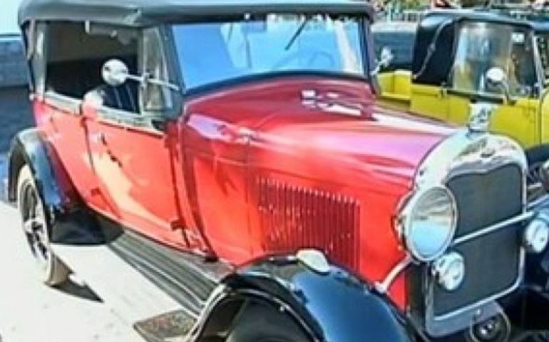 EXPOSIÇÃO DE CARROS ANTIGOS