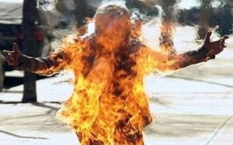 MULHER FOI PRESA SUSPEITA DE ATEAR FOGO NO MARIDO NA V. MARTINS EM AVARÉ.