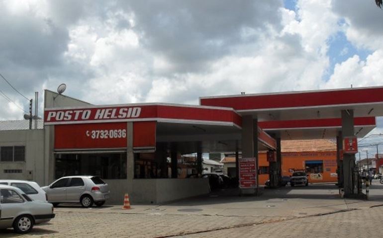 GERENTE DO POSTO HELSID VOLTA AGREDIR PESSOAS