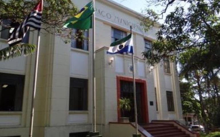 Em mais um mês, Prefeitura paga salário em dia