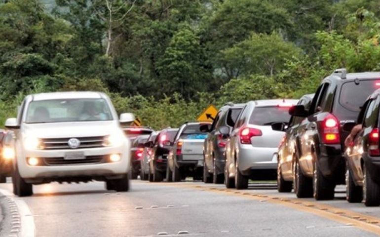 OBRIGATORIEDADE DO USO DE FARÓIS BAIXOS DURANTE O DIA NAS RODOVIAS