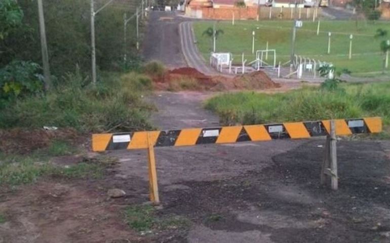 Rua do Avaré 1 continua intransitável