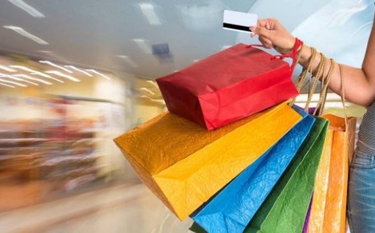 Quase metade dos consumidores gastará menos com presente para mães