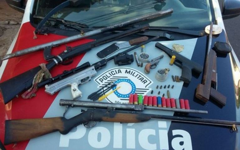 PM apreende arsenal em uma residência de Jaú