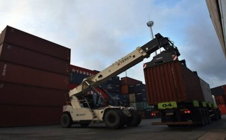 Governo espera elevar exportações e suavizar queda de importações