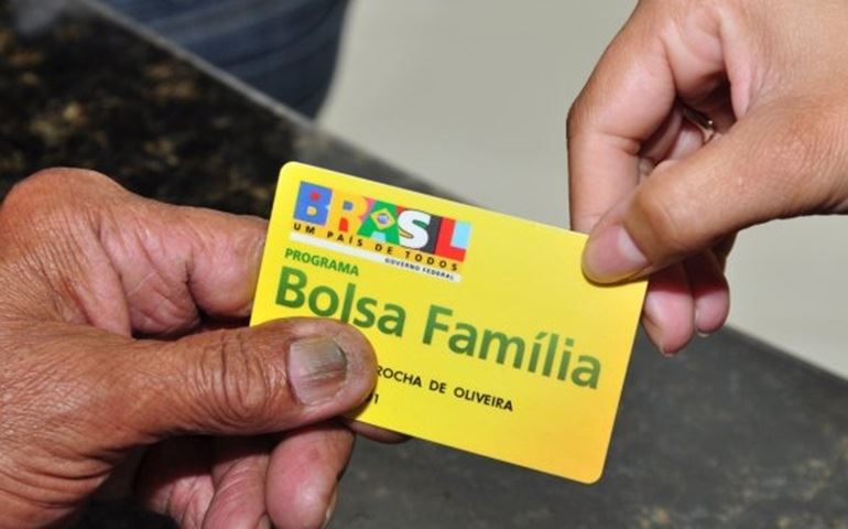 Após 10 anos, Bolsa Família cai e reduz poder de compra