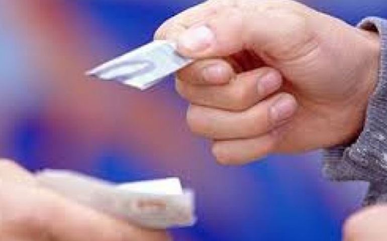 Três jovens são presos por tráfico de drogas em Taquarituba