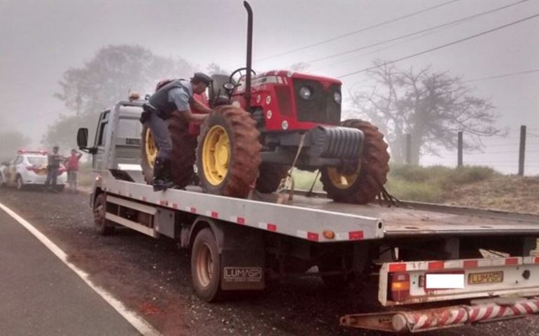 POLICIAMENTO RODOVIÁRIO RECUPERA TRATOR FURTADO