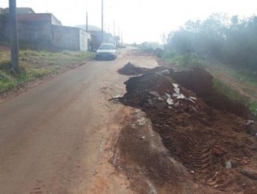 UM ANO DEPOIS A PREFEITURA RESOLVE ARRUMAR