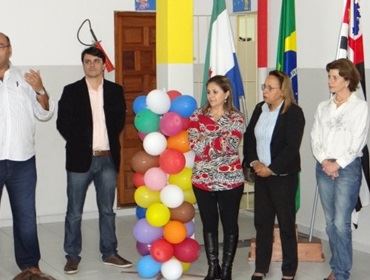 PREFEITO POIO NOVAES ENTREGANDO MAIS DUAS BENFEITORIAS PARA A EDUCAÇÃO.