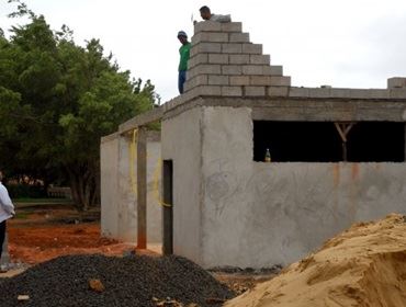 PREFEITO FISCALIZANDO OBRAS