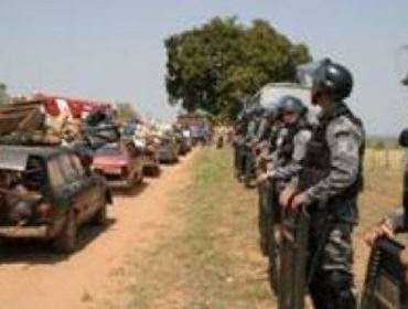 Polícia Militar faz mais uma reintegração de posse em Iaras.