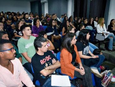 Alunas de jornalismo inauguram coletivo de empoderamento feminino