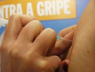 Vacinação contra a gripe começa semana que vem