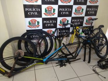 Câmera flagra serralheiro suspeito de furtar bicicletas de alto valor invadindo imóvel