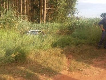 BOMBEIROS DE AVARÉ SOCORREM MOTORISTA QUE CAPOTOU VEÍCULO ENTRE CERQUEIRA E IARAS